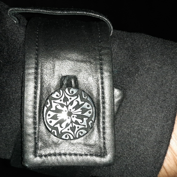 Badgley Mischka black coat. Extended collar, wonderfully made. This coat is new, - Picture 6 of 13